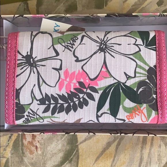 ROXY WALLET & CELL CASE SET - Picture 3 of 9